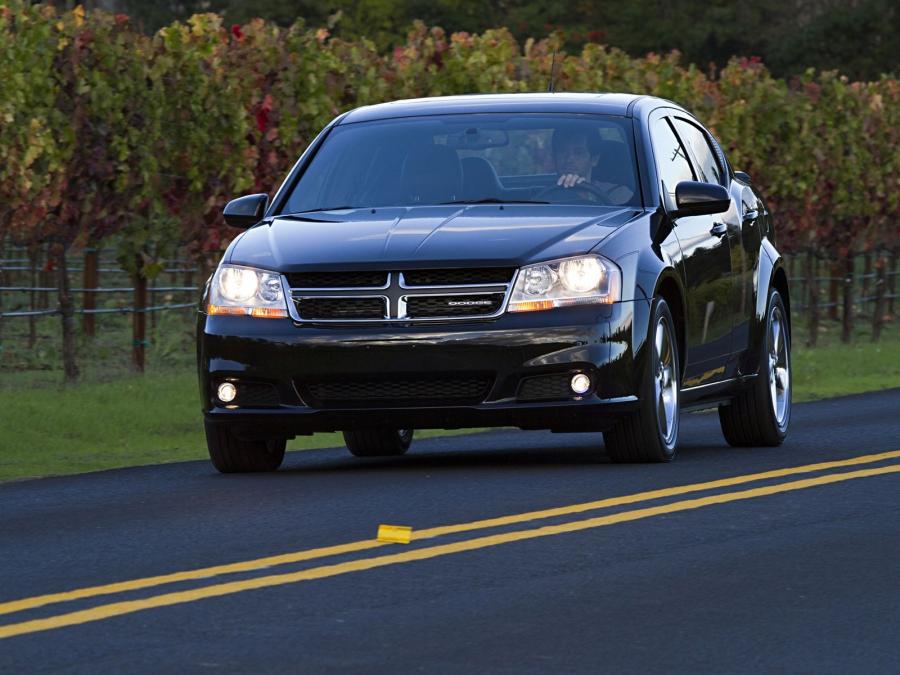  Dodge Avenger 2010 года  (фото 12 из 17)
